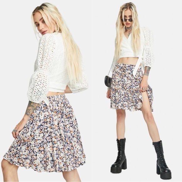 MINKPINK Dresses & Skirts - MINKPINK Flowy Floral Ruffled Mini Skirt Sz M